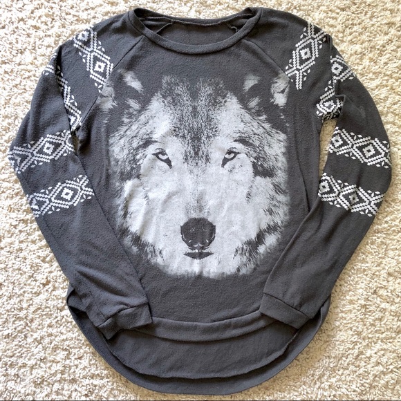 Sweaters - ●SALE● Light Sweater w/ Wolf Design